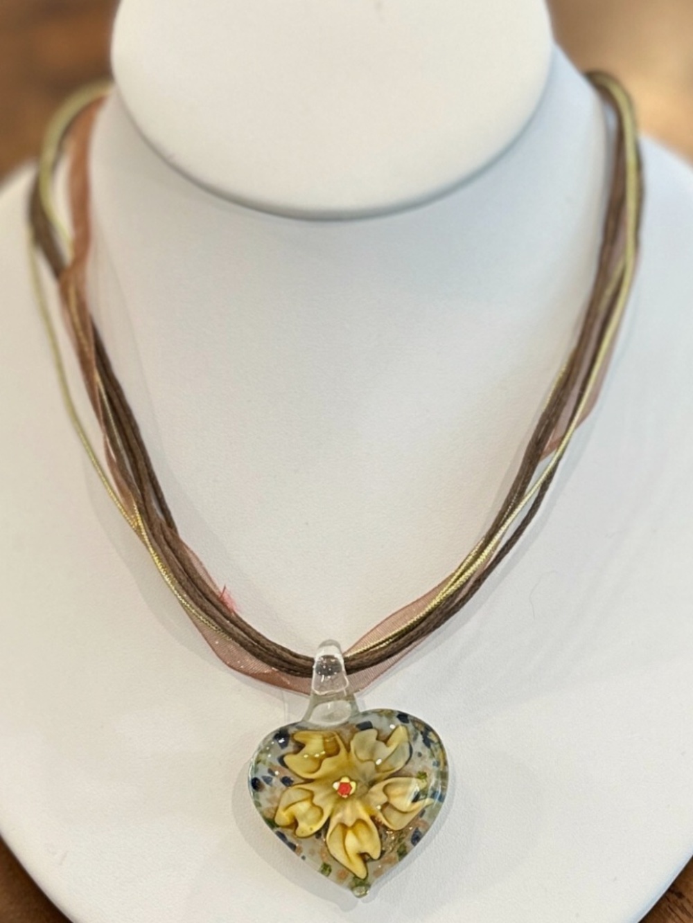 YELLOW FLORAL GLASS PENDANT W/BROWN GOLD RIBBON NECKLACE CHAIN DIMENSIONAL HEART